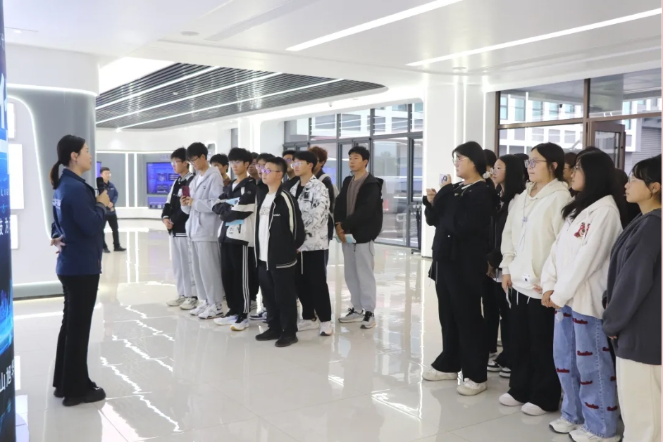 筑牢基础 展望未来 ▏唐山学院会计学院学生到K8凯发国际智能参观学习